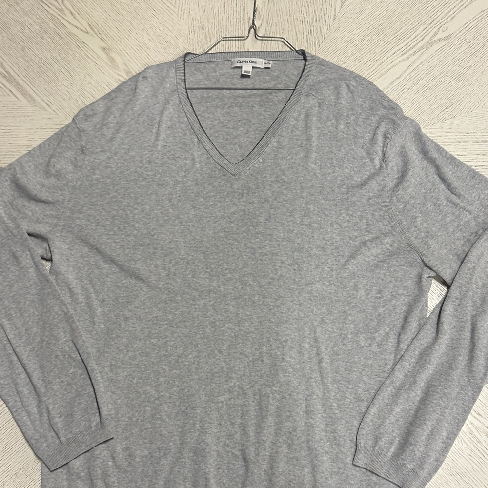 Calvin Klein Men's Light Gray V-Neck Sweater